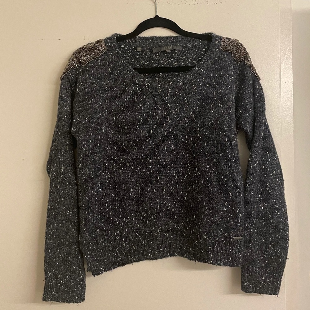 GUESS sweater with shoulder appliqué M